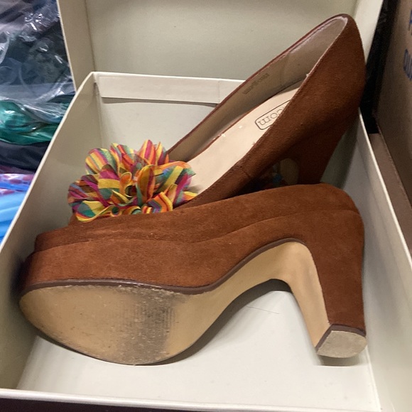 Brown suede heels - Picture 3 of 4